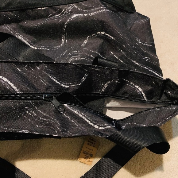 Nwt VICTORIA'S SECRET Weekender Tote - Picture 9 of 9